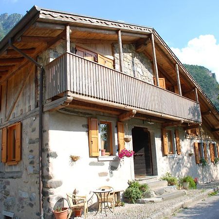Condino Agriturismo Casa Essenia מראה חיצוני תמונה